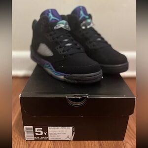 Air Jordan 5 Retro GS Boys Basketball Sneaker 5y Black Grape Ice 2013